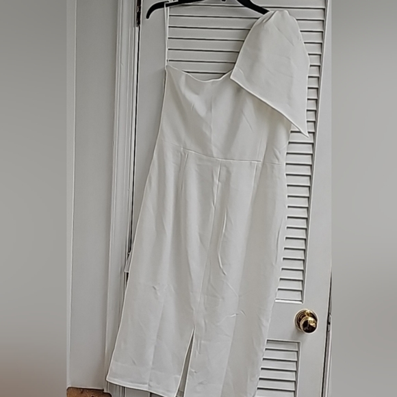 DRESS THE POPULATION TIFFANY BOW ONE SHOULDER DRESS. - Picture 4 of 4